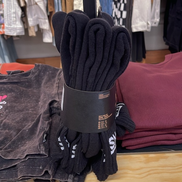 Vans Socks 6 pairs set CREW VANS.
"OFF THE WALL" Black/White
NWT - Picture 10 of 16